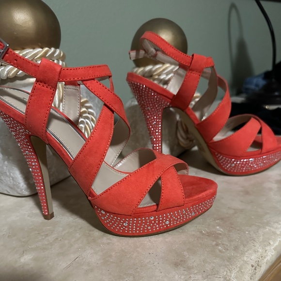 Woman’s Sandal - Picture 1 of 4